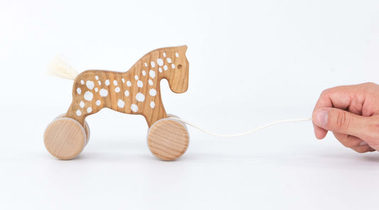 Дървено Конче на точки с колелца Dottie - BAJO
