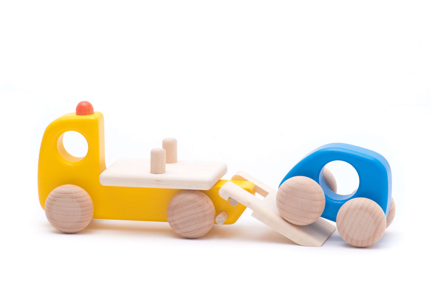 Дървена играчка Пътна помощ камион с платформа - BAJO