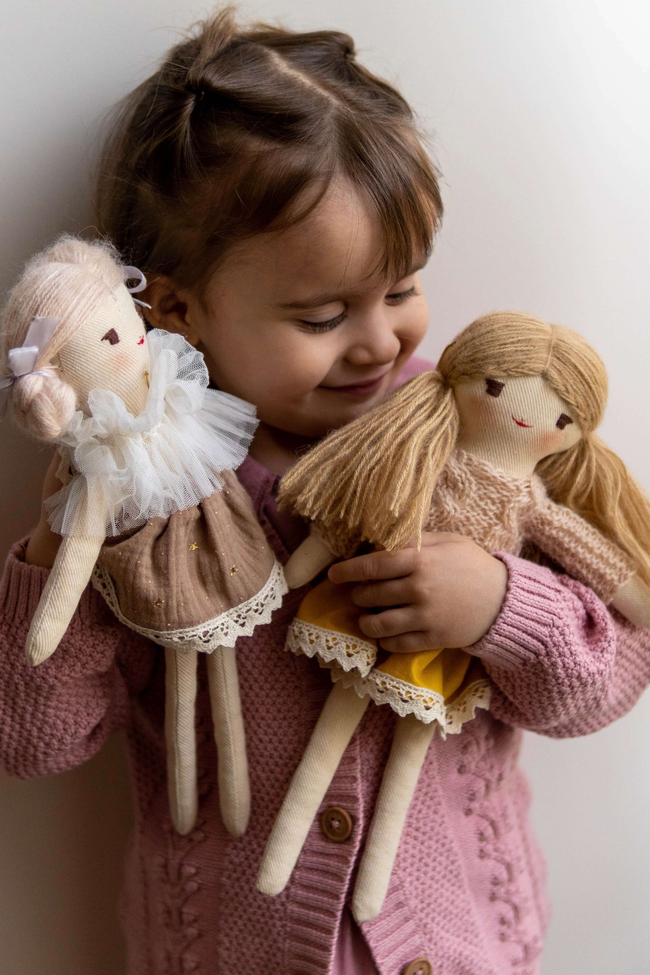 Mari Dolls - ръчно изработени кукли от естествени материали
