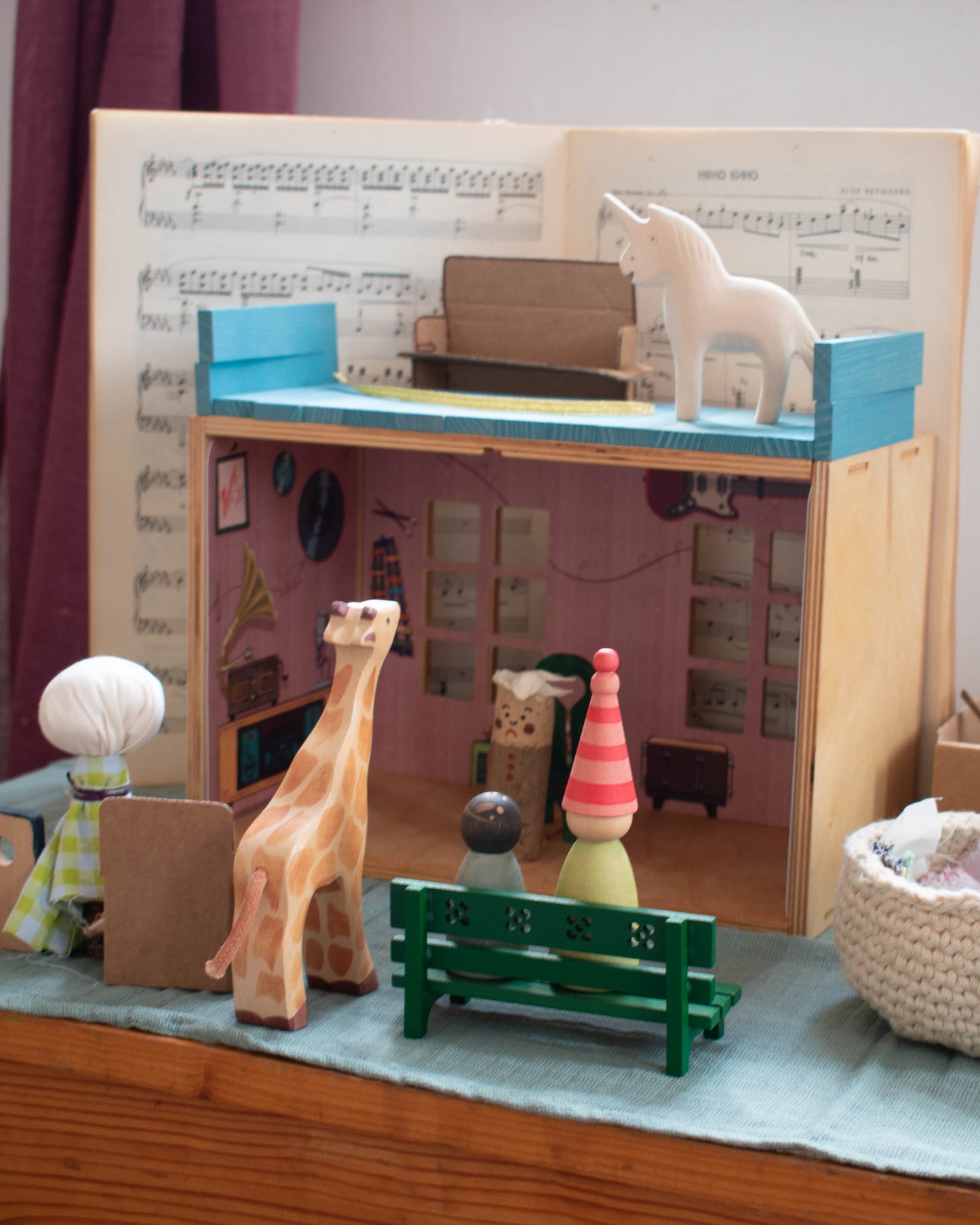 Малка магнитна къщичка за кукли - Small Storyhouse
