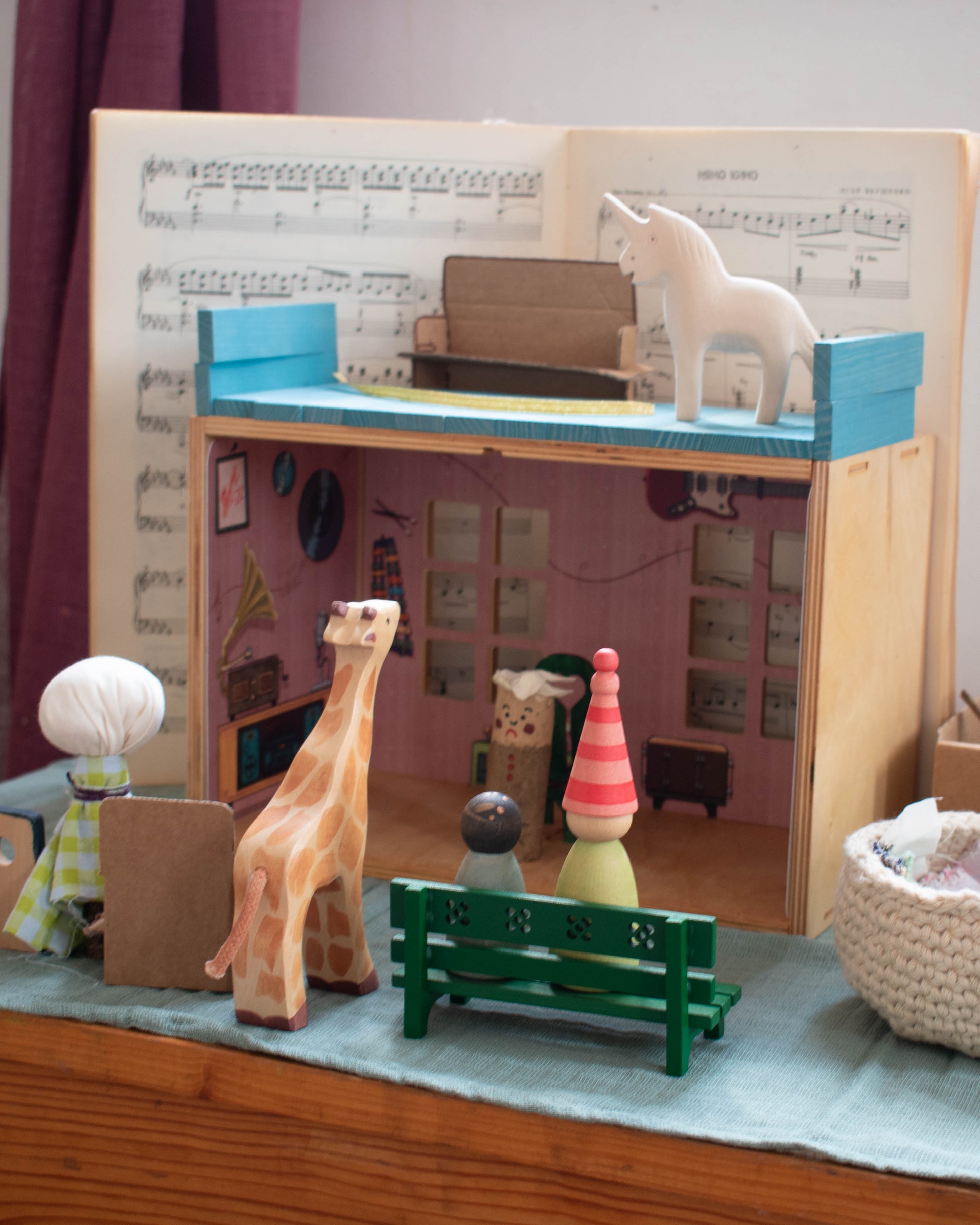 Малка магнитна къщичка за кукли - Small Storyhouse
