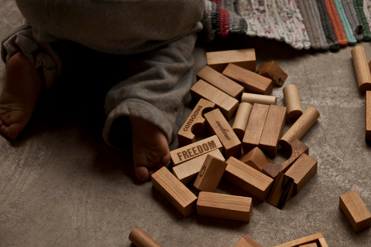 Дървени блокчета в кутия 29 бр. Peace & Love blocks - Wooden Story