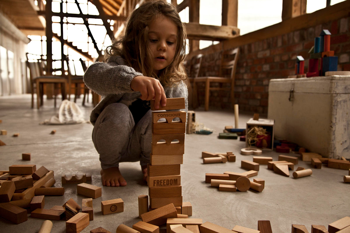 Дървени блокчета в кутия 29 бр. Peace & Love blocks - Wooden Story Дървени блокчета в кутия 30 бр. декор - Wooden Story