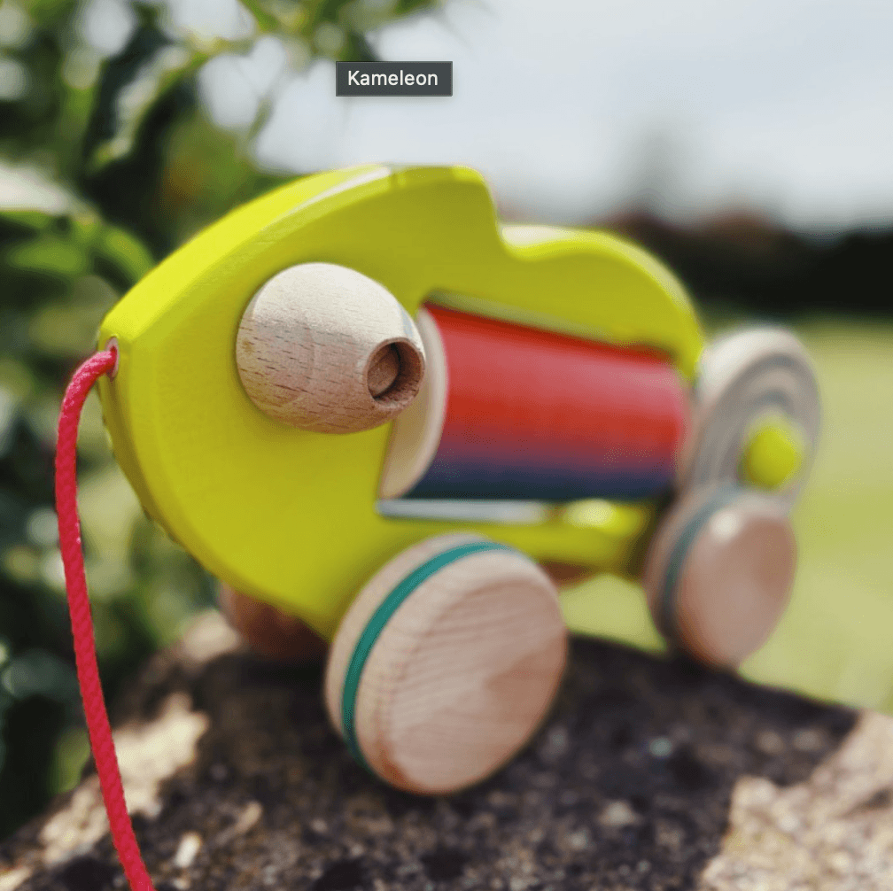 Дървена играчка Хамелеон с колелца - BAJO