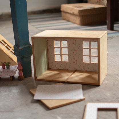 Small Magnetic Dollhouse - The Storyhouse